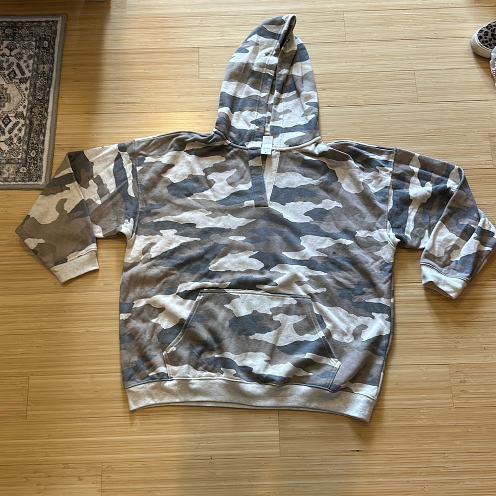 NWT Aerie camo pullover - size medium